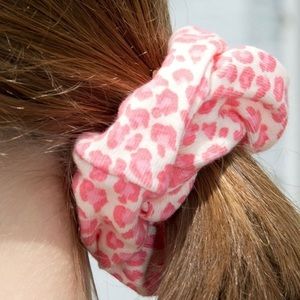 Brandy Melville Pink and White cheetah Scrunchie